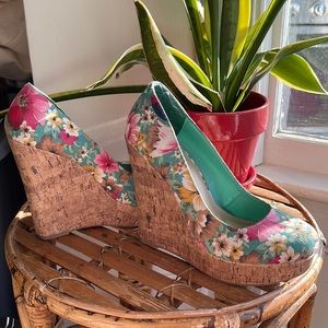 Floral wedges!